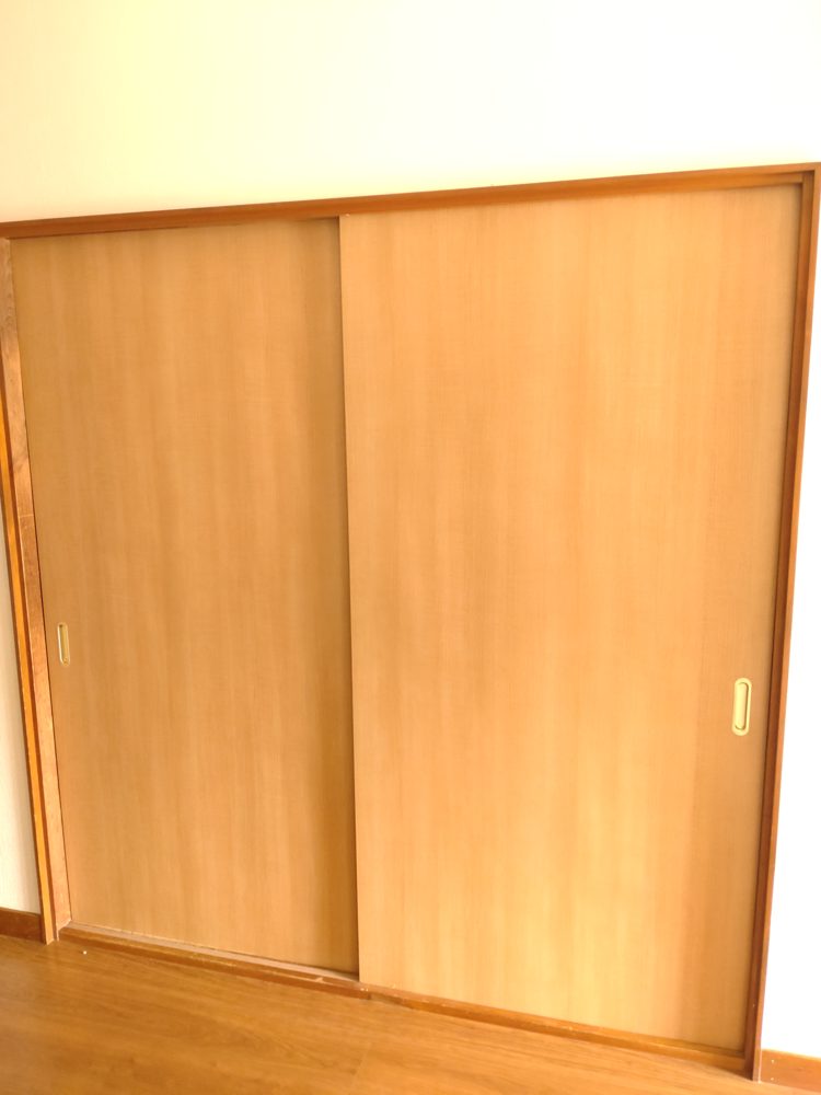 新調した引戸（木目調）